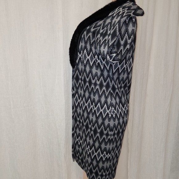 INC International Concepts Wimen Size S Black and Gray Zigzag Cape - Picture 11 of 16